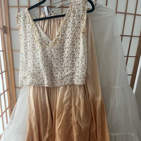 Custom designed wedding dress - Picture 4 of 6